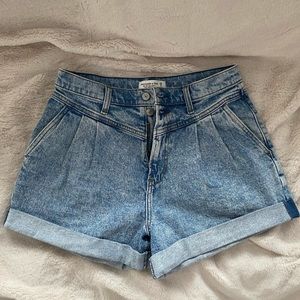 Abercrombie & Fitch 80s Mom’s jeans short. Size 29